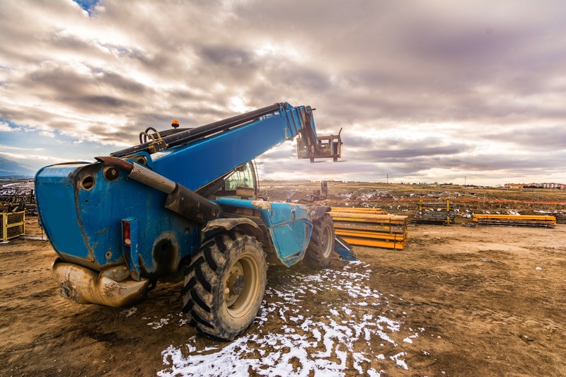 Using a Rough Terrain Forklift on Difficult Site Locations